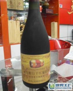 威龍假日干紅葡萄酒 蛇龍珠21年老樹齡的品質與風味探析